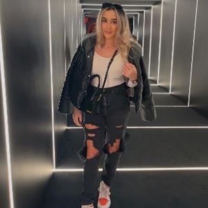 Meet your Posher, Ariela